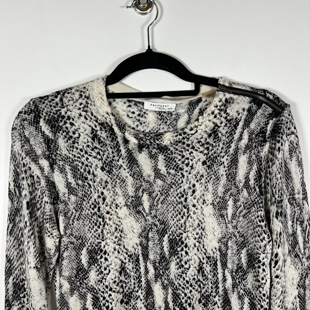 Equipment Silk Cashmere Snake Print Sweater Women's Size XS Luxury Designer‎